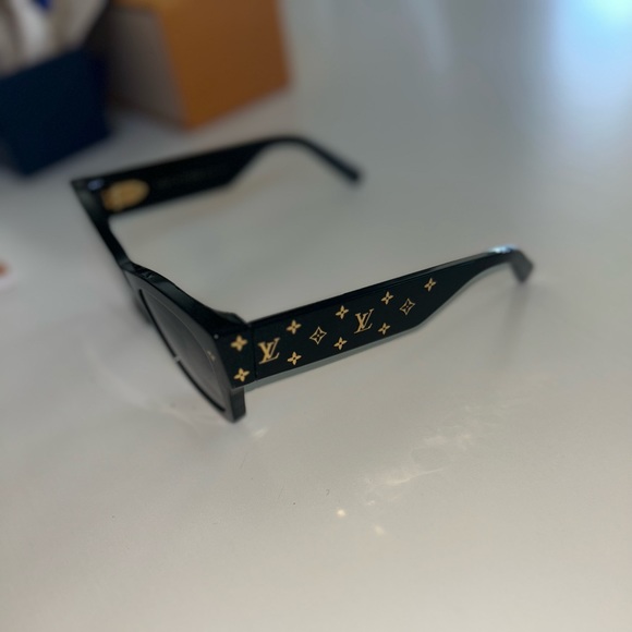 Louis Vuitton Rendezvous Cat a eye Sunglasses - Picture 13 of 14